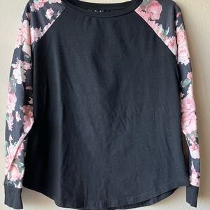 Black sweatshirt with rose sleeves